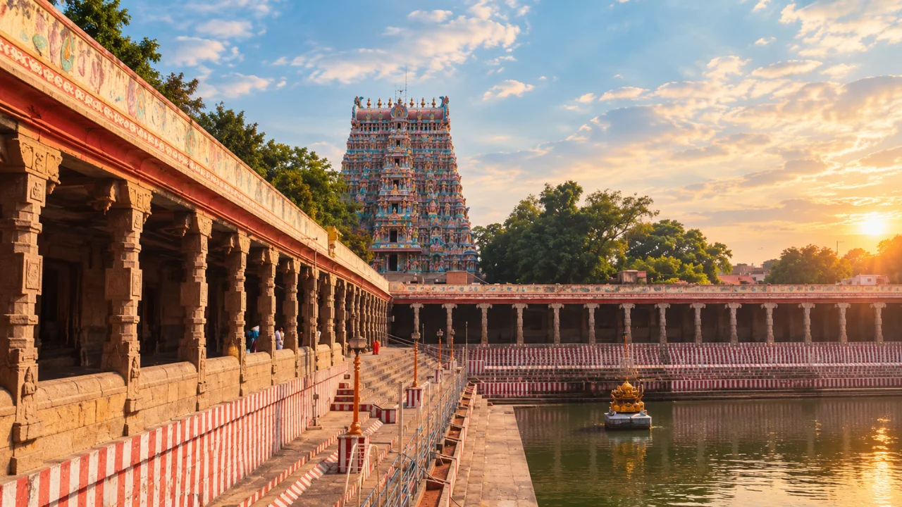 Meenakshi Amman Temple: History, Story & Architecture